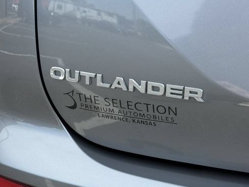 Used 2022 Mitsubishi Outlander SEL AWD/4WD image 16