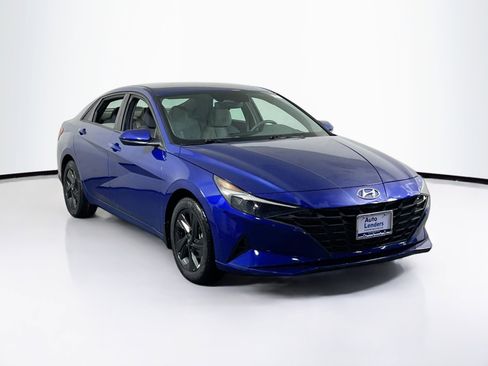 Used 2023 Hyundai Elantra SEL image 3