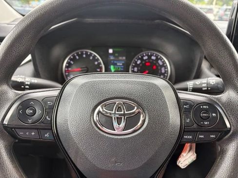 Used 2022 Toyota RAV4 LE AWD/4WD image 19