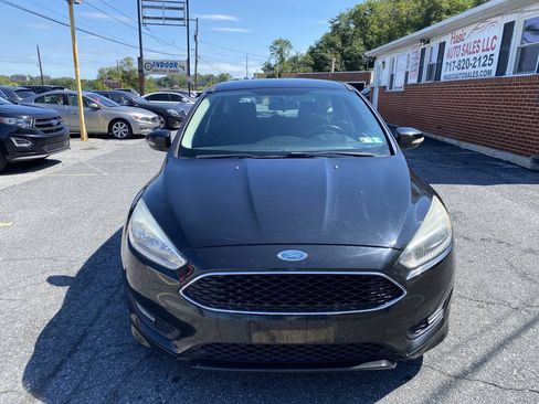 Used 2015 Ford Focus SE w/ SE Sport Package FWD image 2
