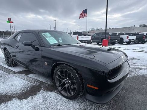 Used 2021 Dodge Challenger R/T Scat Pack w/ Scat Pack Stripe image 7