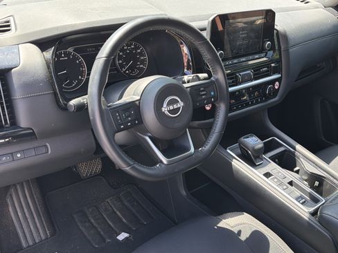 Used 2024 Nissan Pathfinder SV FWD image 11
