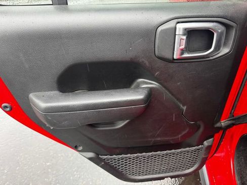 Certified 2022 Jeep Gladiator Willys image 18