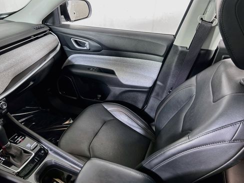 Used 2022 Jeep Compass Latitude w/ Sun and Sound Group AWD/4WD image 23