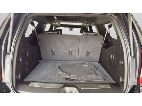 Used 2022 GMC Yukon XL Denali RWD image 9