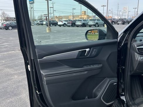 Used 2025 Buick Enclave Preferred image 25