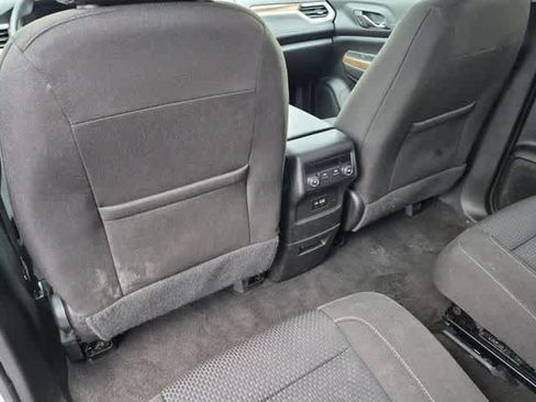 Used 2023 GMC Acadia SLE FWD image 18