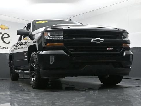Used 2018 Chevrolet Silverado 1500 LT w/ Midnight Edition AWD/4WD image 3