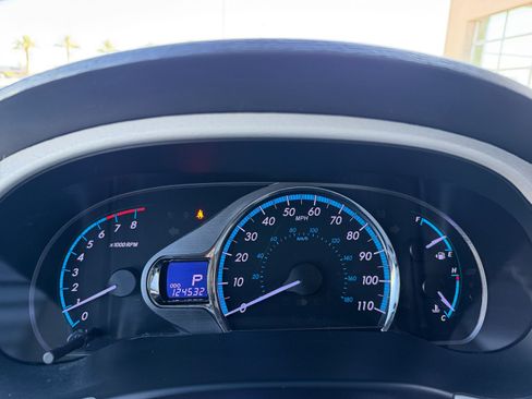 Used 2014 Toyota Sienna XLE w/ XLE Premium Package FWD image 10