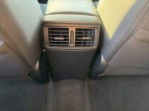 Used 2020 Nissan Rogue S image 17