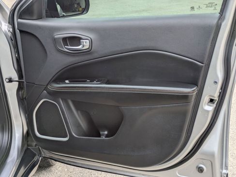 Used 2020 Jeep Compass Latitude image 26