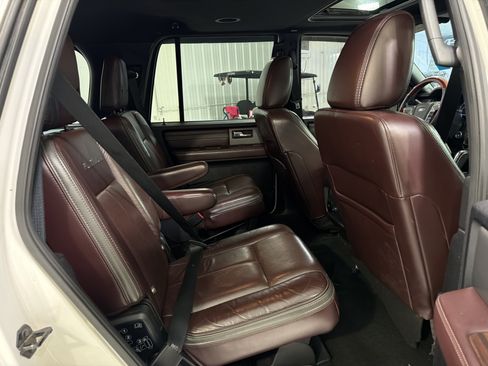 Used 2017 Ford Expedition Platinum RWD image 12