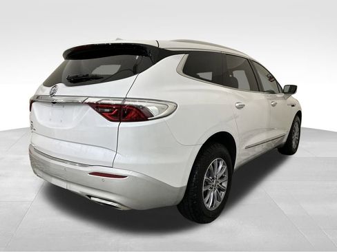Used 2023 Buick Enclave Essence image 5