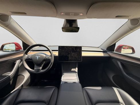 Used 2024 Tesla Model Y Long Range RWD image 15