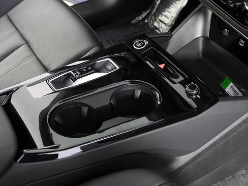 Used 2025 Audi Q6 e-tron Premium Plus w/ Premium Plus image 15