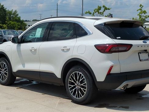 New 2025 Ford Escape SE image 3