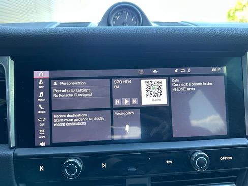 Certified 2023 Porsche Macan image 30