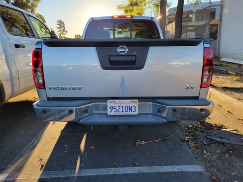 Used 2020 Nissan Frontier SV image 4