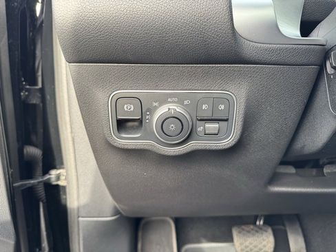 Used 2026 Mercedes-Benz GLB 250 4MATIC image 23