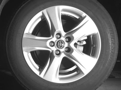 Used 2025 Toyota Highlander LE FWD image 14