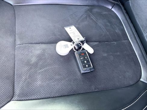 Used 2023 Jeep Grand Cherokee L Laredo image 15