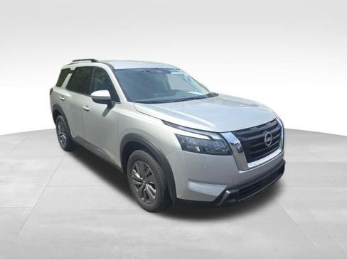 Used 2025 Nissan Pathfinder SV AWD/4WD image 8