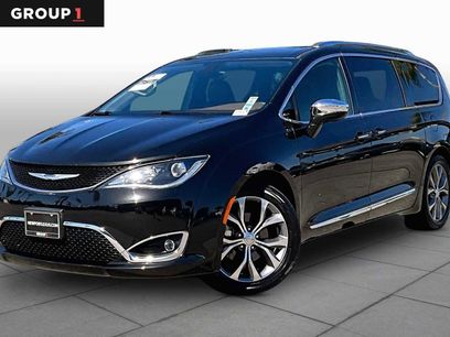 Used 2018 Chrysler Pacifica Limited w/ Tire & Wheel Group