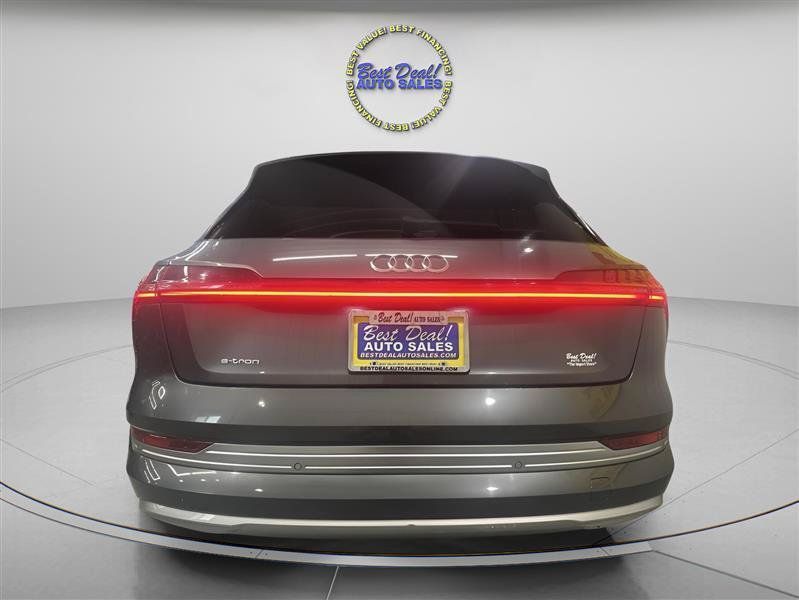 Used 2019 Audi e-tron Prestige w/ Prestige Package AWD/4WD image 4