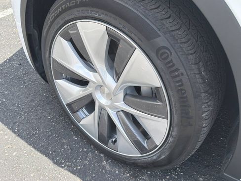 Used 2023 Tesla Model Y Performance AWD/4WD image 10