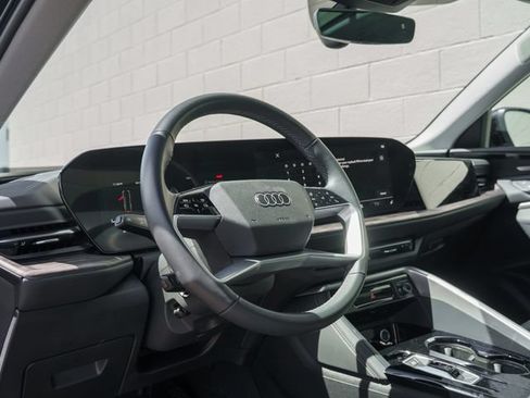 Used 2025 Audi Q5 Premium Plus w/ Premium Plus AWD/4WD image 4