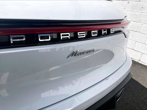 Certified 2024 Porsche Macan AWD/4WD image 13