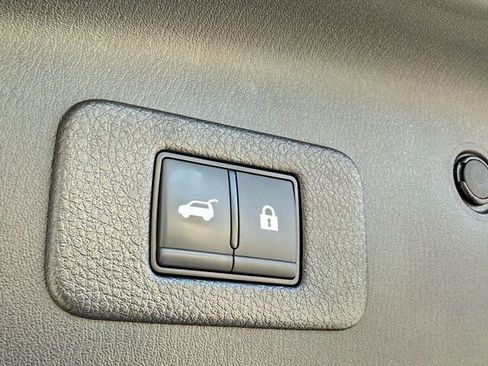 Used 2024 Nissan Armada SL w/ Captain's Chairs Package image 19