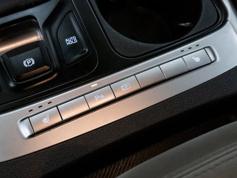 Used 2025 Kia Carnival FWD image 26