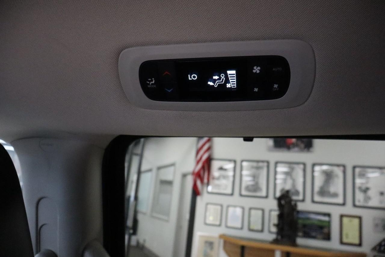 Used 2023 Chrysler Pacifica Touring-L FWD image 22