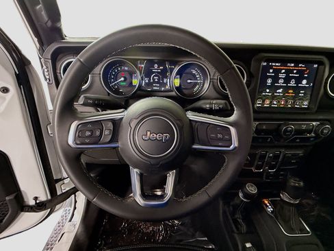 Used 2023 Jeep Wrangler Unlimited Sahara AWD/4WD image 13
