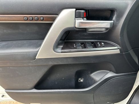 Used 2018 Toyota Land Cruiser AWD/4WD image 13