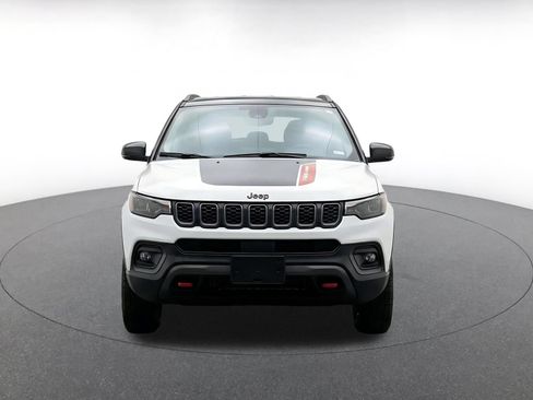 Used 2025 Jeep Compass Trailhawk AWD/4WD image 2