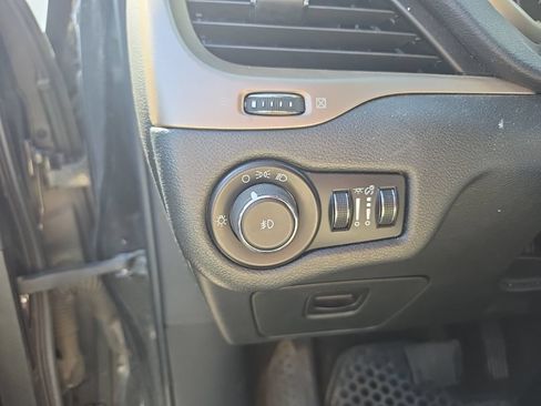 Used 2014 Jeep Cherokee Latitude w/ Cold Weather Group FWD image 16