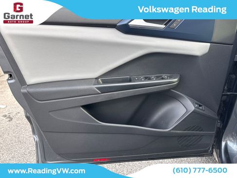 Certified 2022 Volkswagen Taos SE w/ Driver Assistance Package image 11