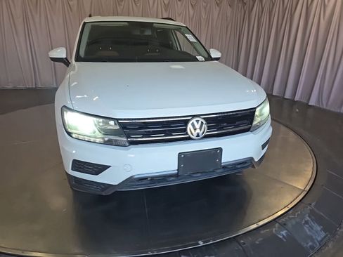 Used 2018 Volkswagen Tiguan SE w/ Panoramic Sunroof Package FWD image 5
