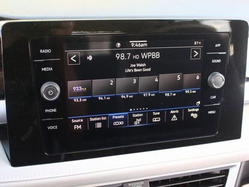 Used 2025 Volkswagen Taos SE image 21