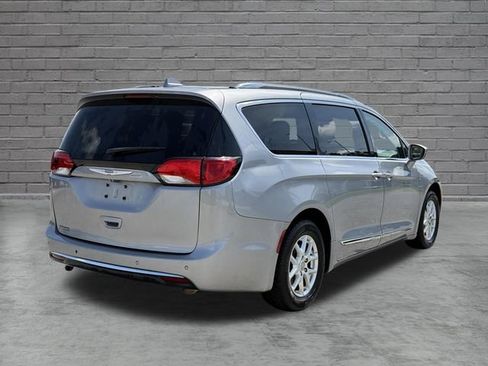 Used 2020 Chrysler Pacifica Touring-L FWD image 26