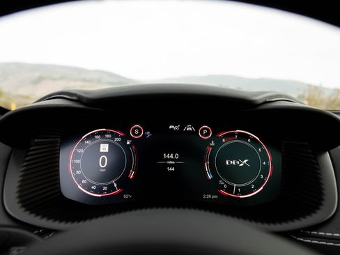 Used 2021 Aston Martin DBX AWD/4WD image 11