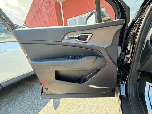 Used 2025 Kia Sportage LX image 15