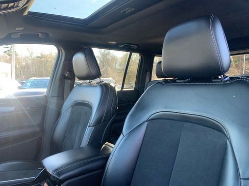 Used 2023 Jeep Grand Cherokee Altitude image 13