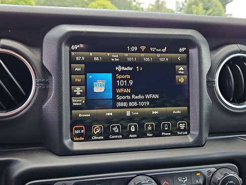 Used 2021 Jeep Wrangler Unlimited Rubicon 4xe w/ Cold Weather Group AWD/4WD image 18