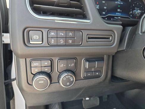 Used 2024 Chevrolet Tahoe Z71 w/ Luxury Package AWD/4WD image 25