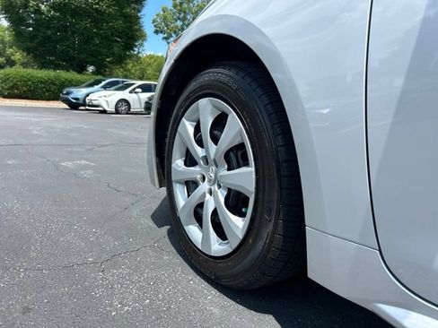 Used 2022 Toyota Corolla LE FWD image 11