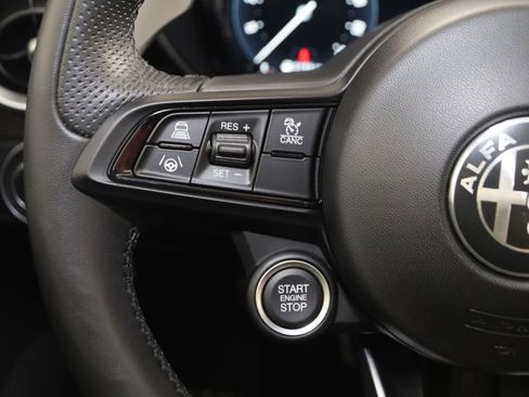 Used 2024 Alfa Romeo Giulia Veloce image 41