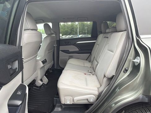 Used 2016 Toyota Highlander Plus AWD/4WD image 25